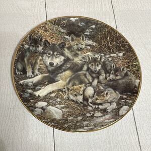 Vintage Bradford Exchange “Den Mother” Gray Wolf Plate By Carl Brenders